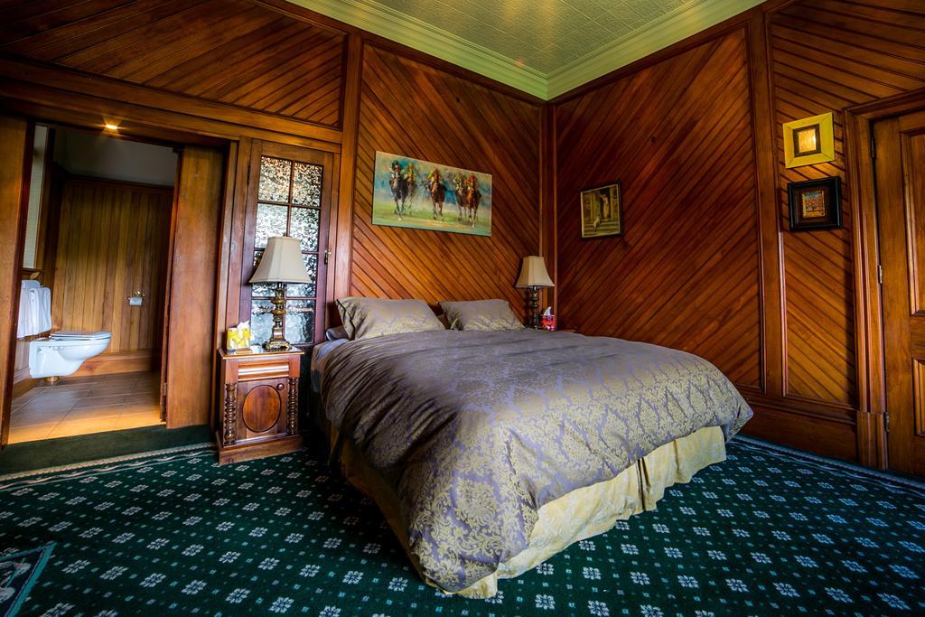 Shady Rest Bed & Breakfast 타카카 객실 사진