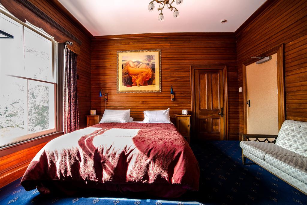 Shady Rest Bed & Breakfast 타카카 객실 사진