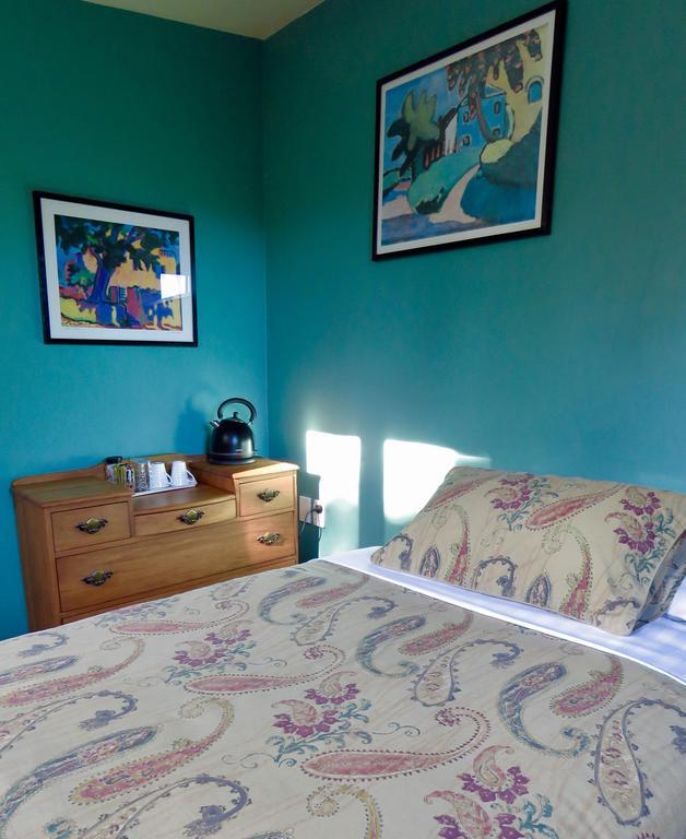 Shady Rest Bed & Breakfast 타카카 객실 사진