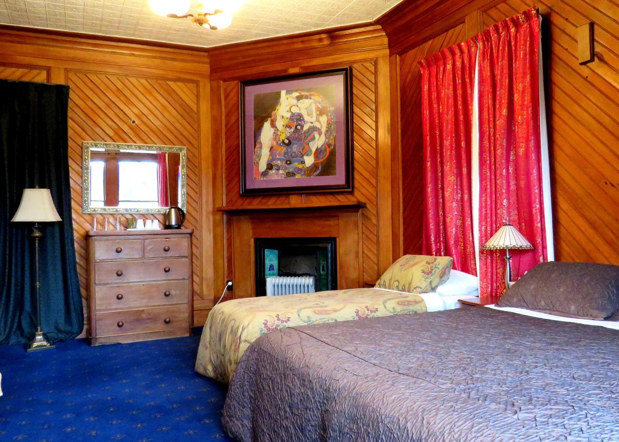 Shady Rest Bed & Breakfast 타카카 객실 사진